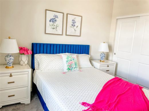 Luxury House for sale in Hollywood, 493 606 €, Photo 2