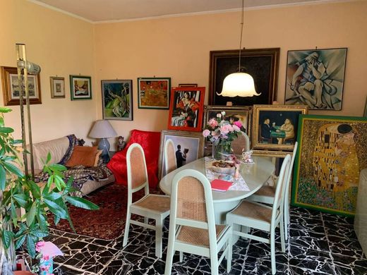 Luxury House for sale in Massa, 800 000 €, Photo 1