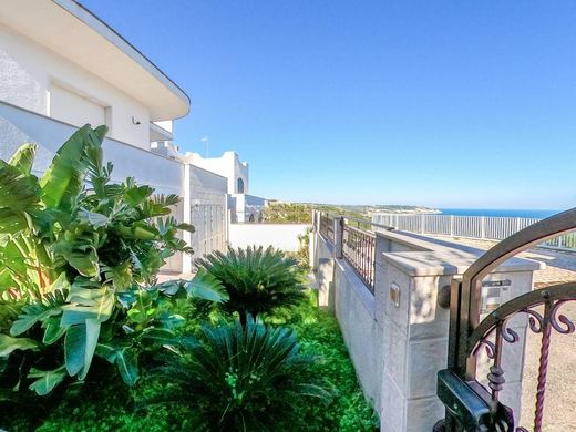 Maison de luxe à vendre à Castro, 600 000 €, Photo 1