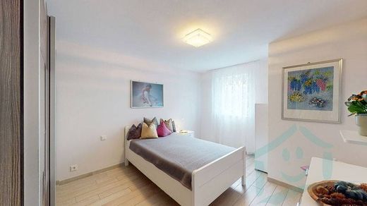 Luxury Apartment for sale in Brunico, 480 000 €, Photo 2