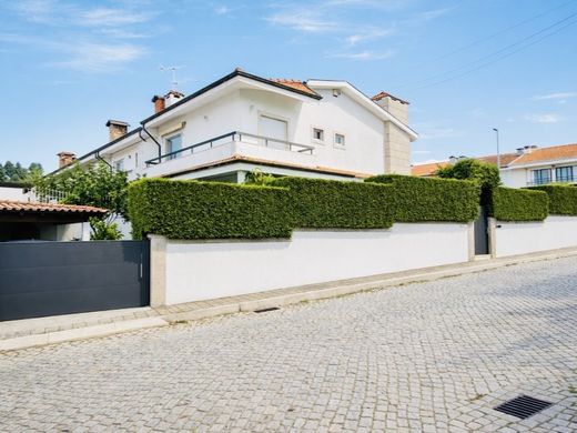 Luxury House for sale in Maia, 595 500 €, Photo 1