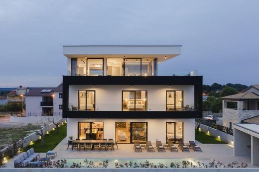 Maison de luxe à vendre à Veli Vrh, 2 075 000 €, Photo 1