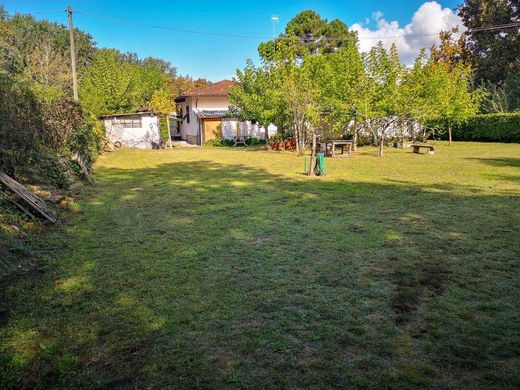 Luxury House for sale in Massa, 490 000 €, Photo 1