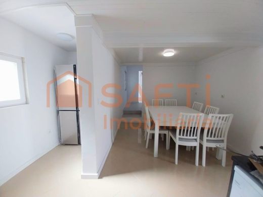 Maison de luxe à vendre à Lisbon, 555 000 €, Photo 1