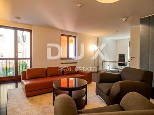 Luxury Apartment for sale in Rovinj, 750 000 €, Photo 1