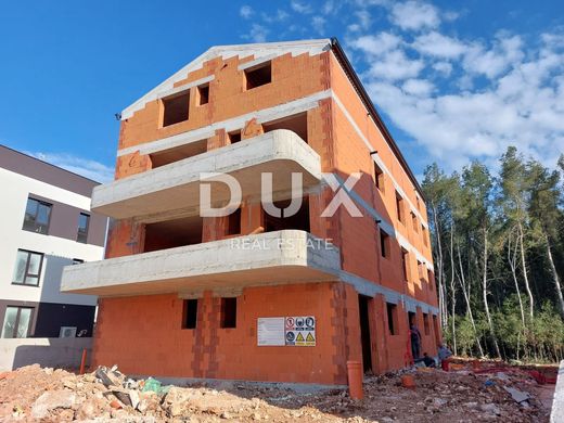 Luxury Apartment for sale in Rovinj, 830 000 €, Photo 1