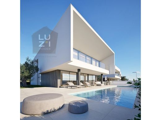 Luxury House for sale in Lagos, 2 400 000 €, Photo 1