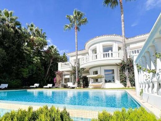 Luxury House for sale in Marbella, 2 950 000 €, Photo 1