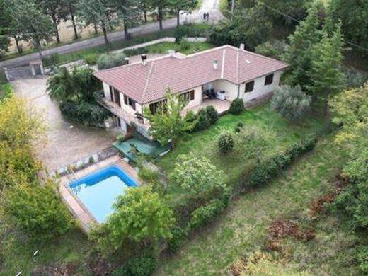 Luxury House for sale in San Severino Marche, 450 000 €, Photo 1