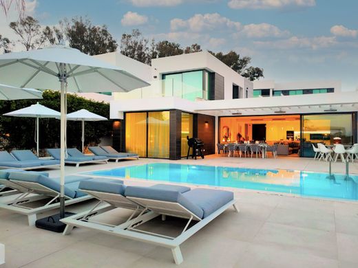 Luxury House for sale in Marbella, 2 350 000 €, Photo 1