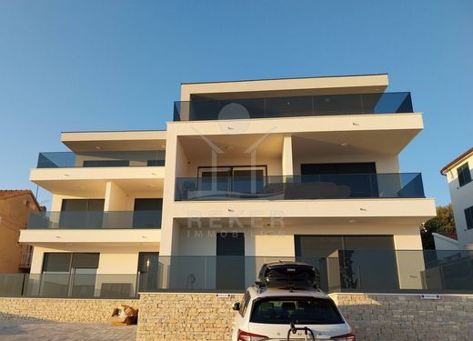 Luxury Apartment for sale in Brodarica, 375 000 €, Photo 2