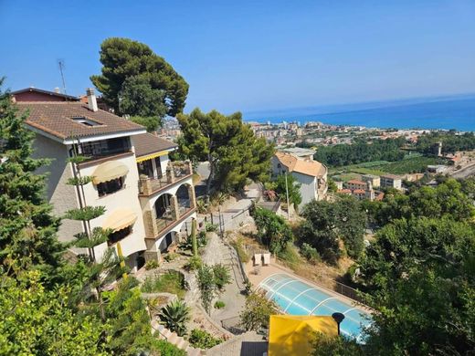 Maison de luxe à vendre à Ventimiglia, 850 000 €, Photo 1