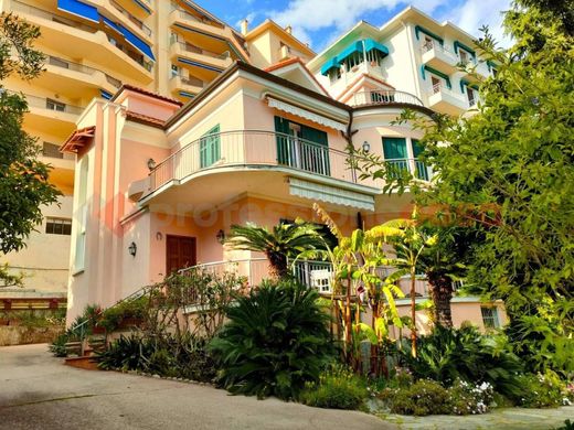 Luxury House for sale in San Remo, 2 000 000 €, Photo 1