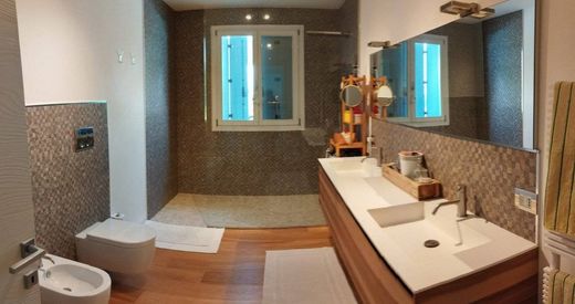 Luxury House for sale in Mirano, 690 000 €, Photo 7