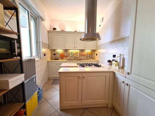 Luxury Apartment for sale in Albenga, 575 000 €, Photo 2