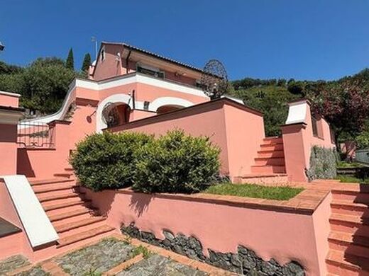 Luxury House for sale in Celle Ligure, 750 000 €, Photo 1