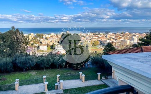 Luxury House for sale in Giulianova, 680 000 €, Photo 1