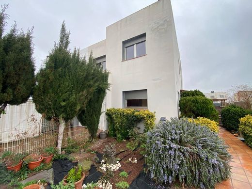 Luxury House for sale in Empuriabrava, 445 500 €, Photo 1