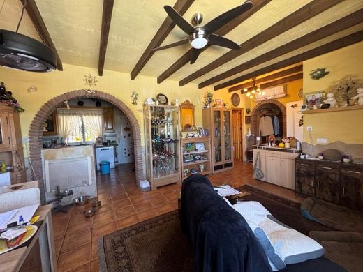 Luxury House for sale in Sayalonga, 540 000 €, Photo 2