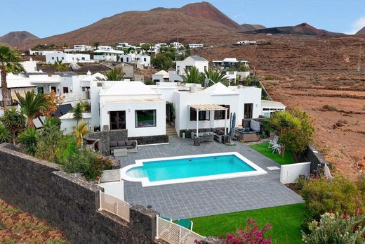 Luxury House for sale in Las Breñas, 690 000 €, Photo 1