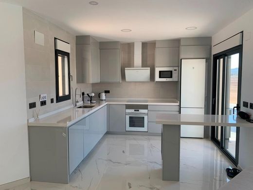 Luxury House for sale in Pinoso, 518 000 €, Photo 4