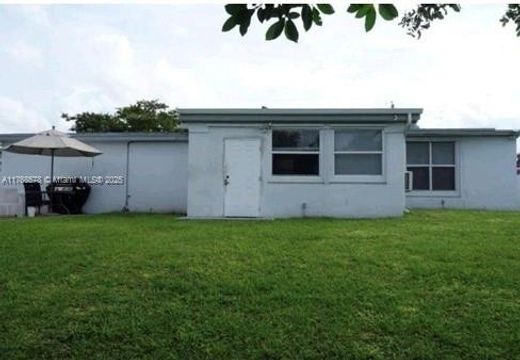 Luxury House for sale in Miami Shores, 574 642 €, Photo 2