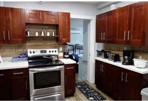 Luxury House for sale in Miami Shores, 574 642 €, Photo 6