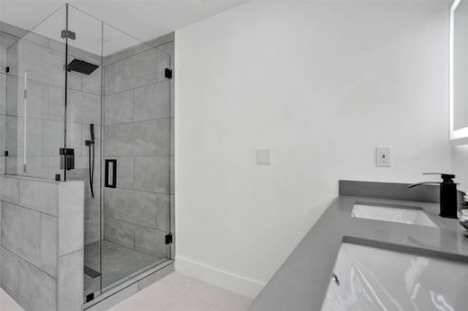 Luxury House for sale in Hollywood, 488 455 €, Photo 7