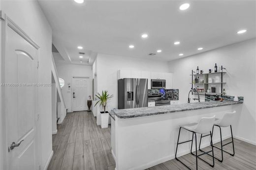 Luxury House for sale in Hollywood, 408 853 €, Photo 3