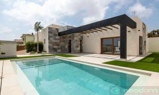 Luxury House for sale in Torrevieja, 750 000 €, Photo 1