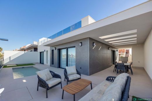 Luxury House for sale in Torrevieja, 595 000 €, Photo 1