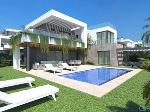 Luxury House for sale in Torrevieja, 494 000 €, Photo 1