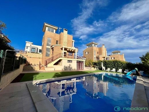 Luxury House for sale in La Nucia, 580 000 €, Photo 1