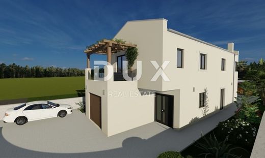 Luxury House for sale in Svetvincenat, 415 000 €, Photo 1