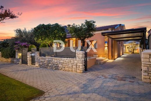 Luxury House for sale in Rovinj, 1 660 000 €, Photo 1