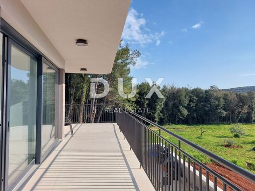 Luxury Apartment for sale in Rovinj, 570 000 €, Photo 1