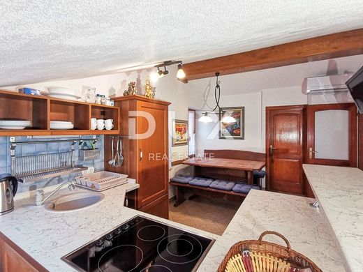 Luxury Apartment for sale in Rovinj, 440 000 €, Photo 1
