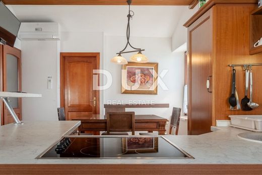 Luxury Apartment for sale in Rovinj, 520 000 €, Photo 1