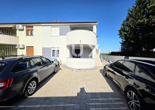 Luxury House for sale in Ližnjan, 527 000 €, Photo 1