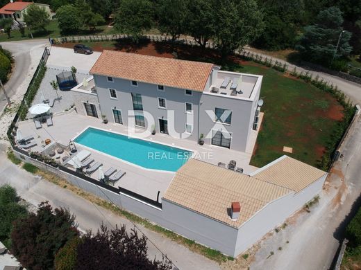 Maison de luxe à vendre à Porec, 1 560 000 €, Photo 4