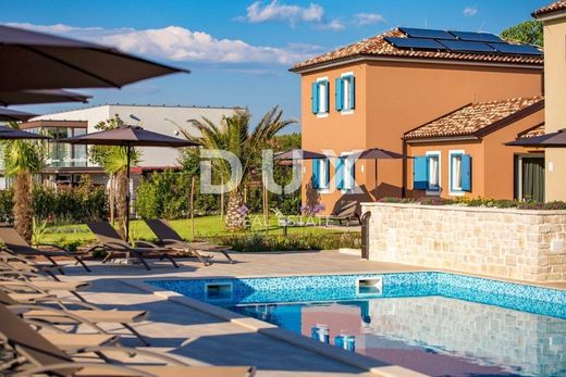 Maison de luxe à vendre à Porec, 0 €, Photo 7