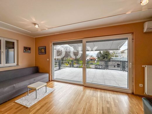 Maison de luxe à vendre à Opatija, 799 000 €, Photo 2