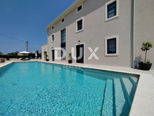 Maison de luxe à vendre à Porec, 1 560 000 €, Photo 5
