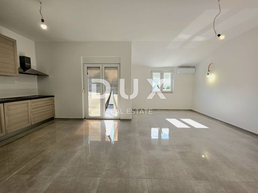 Maison de luxe à vendre à Ližnjan, 527 000 €, Photo 3
