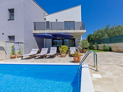 Maison de luxe à vendre à Porec, 570 000 €, Photo 4