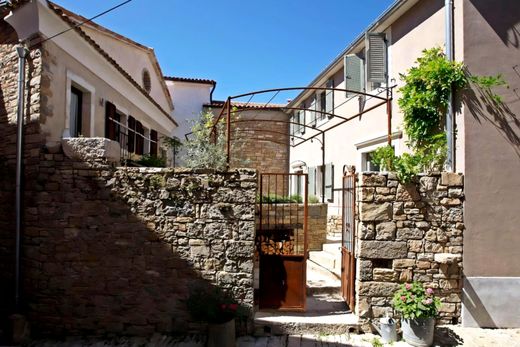 Maison de luxe à vendre à Oprtalj, 535 000 €, Photo 2