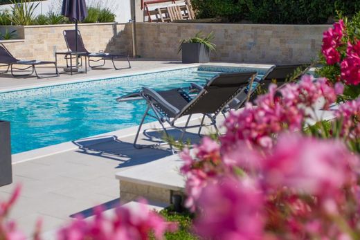 Maison de luxe à vendre à Ciovo, 1 700 000 €, Photo 3