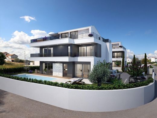 Maison de luxe à vendre à Porec, 824 000 €, Photo 3