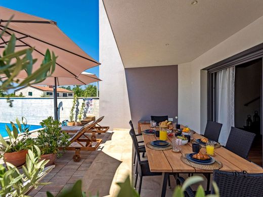 Maison de luxe à vendre à Porec, 570 000 €, Photo 7