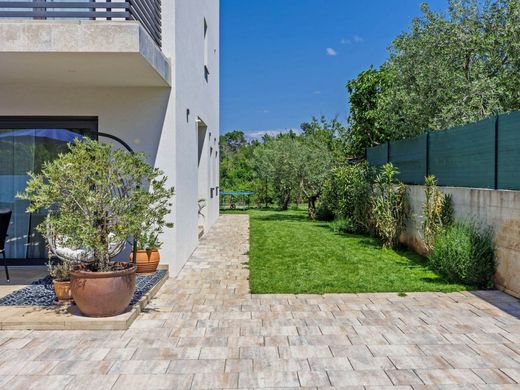 Maison de luxe à vendre à Porec, 570 000 €, Photo 2